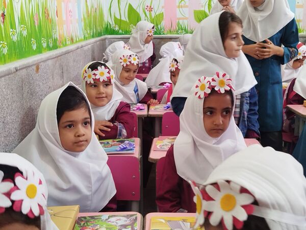 طلوع شکوفه‌های امید در دبستان امین زاده فاروج 