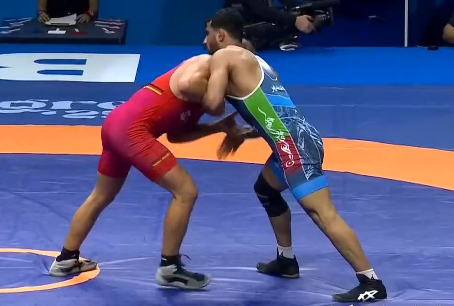 جدال دانیل الکساندروف از بلغارستان و آوندانو برای سرشاخ شدن با شیر ایرانی