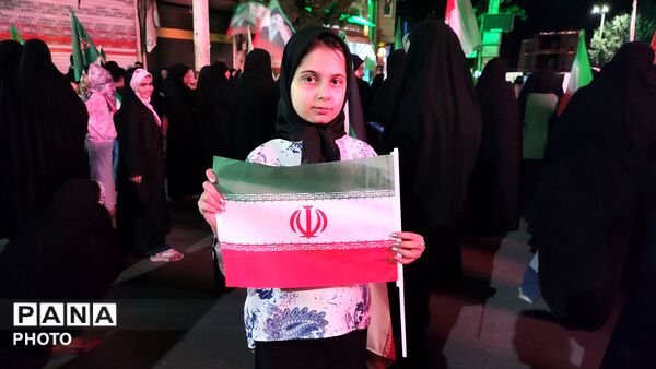 کودکان و نوجوانان پای کار انقلاب