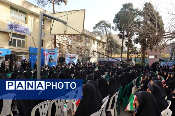 در دل این زمستان سخت و از پس سال‌ها، همچنان عطر آزادی به مشام می‌رسد