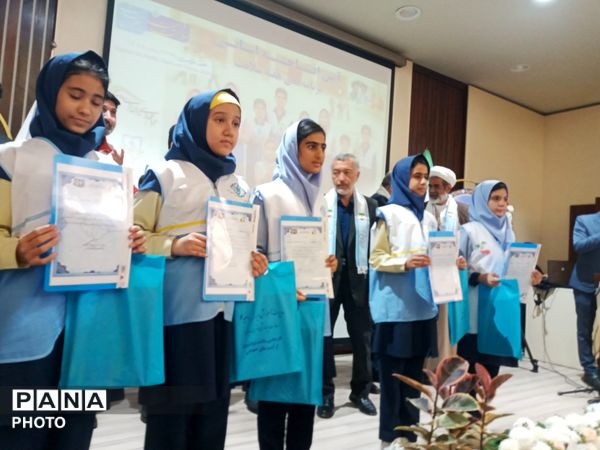 تقدیر از سفیران برتر سلامت ناحیه ۶ 