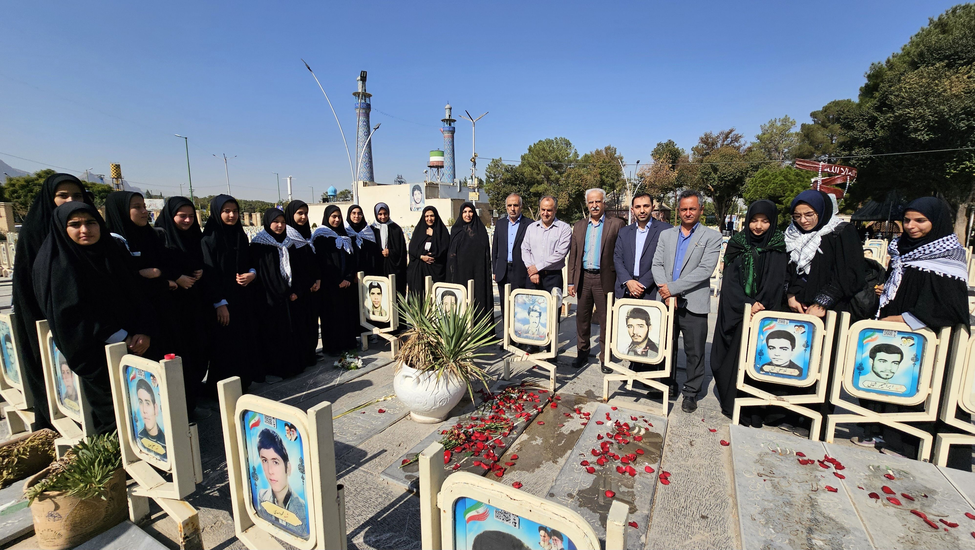 خانواده شهدای اصفهانی چهره‌های ماندگار ایثار و فداکاری در عرصه مدرسه‌سازی