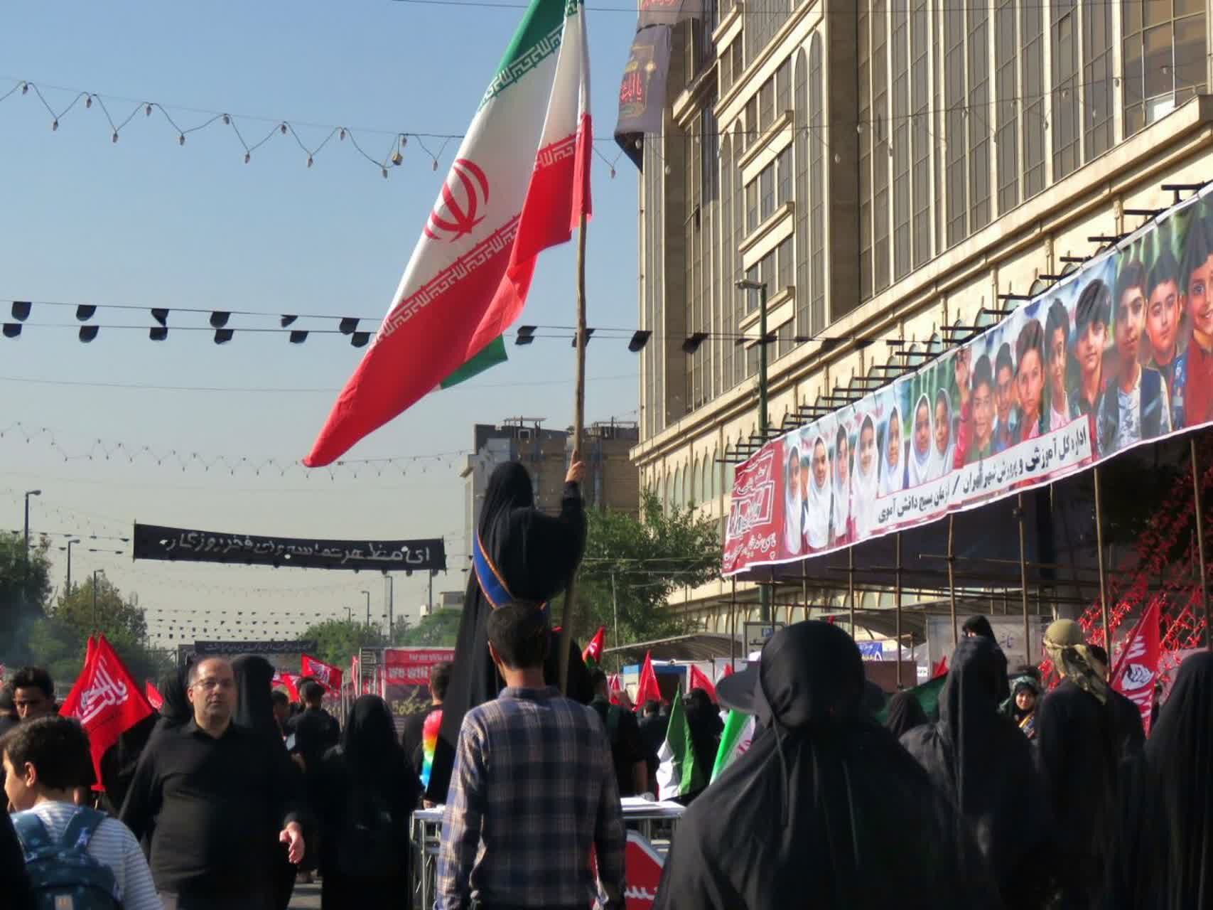 قرار آسمانی در موکب بسیج دانش‌آموزی؛ وقتی دانش‌آموزان شهید مینابی، زائر پیاده‌روی جاماندگان اربعین