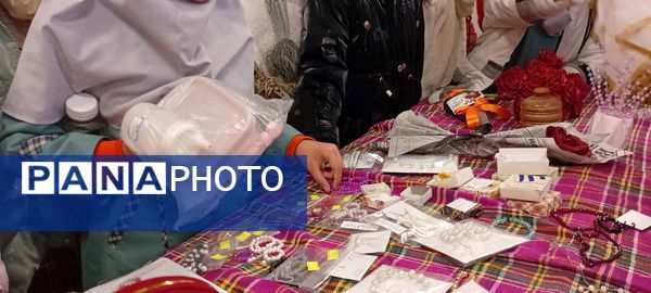 بازدید دانش آموزان مدرسه مریم میرزاخانی خلیل آباد از بازارچه کار آفرینی