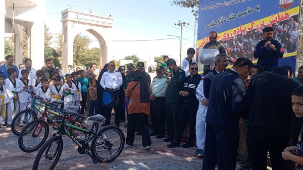 همایش پیاده روی خانوادگی در نیشابور