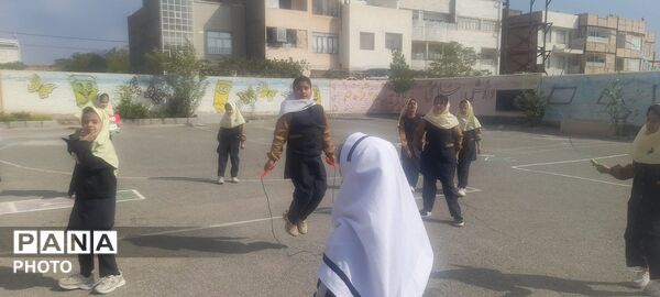 ۷ مهر؛ آموزش ایمنی و آشنایی با فداکاری آتش‌نشانان در دبستان فرزانگان