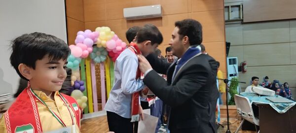 تجلیل از مقام آوران المپیاد رویش ناحیه یک
