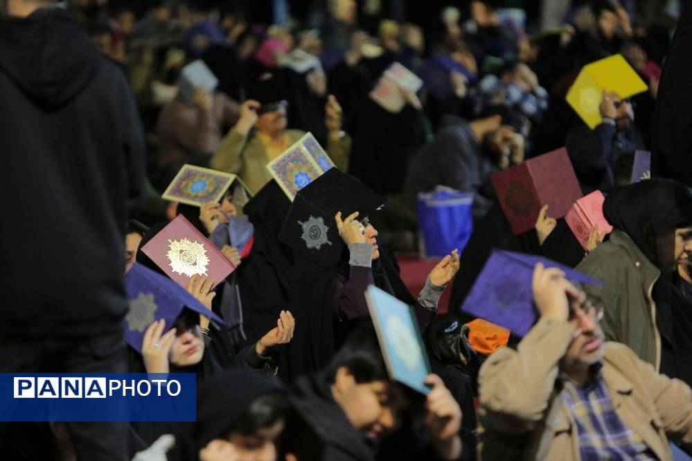 مراسم پرفیض سومین شب احیای لیالی‌القدر در آستان مقدس امام زاده طاهر کرج
