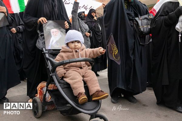 سربازان کوچک در اجتماع مردمی تبریز به خونخواهی از رهبر شهید