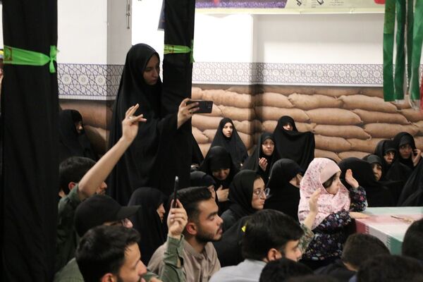 آخرین وداع فرزند با پدر