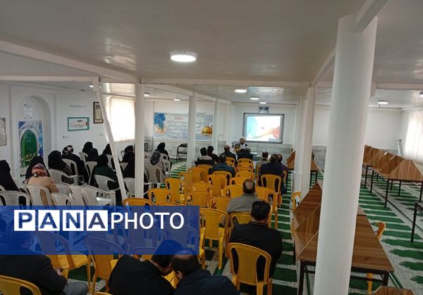 جلسه هدایت تحصیلی پایه نهمی دبیرستان میثاق ویژه والدین 