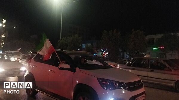 رژه ماشینی همچنان در بلوار فضل پایان ندارد 