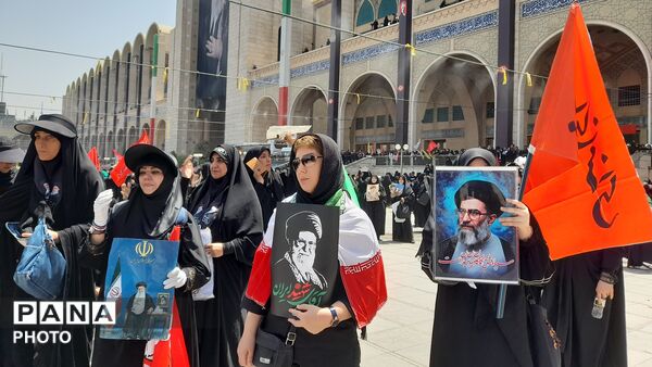  تهران در سوگِ رهبر شهید ایستاد