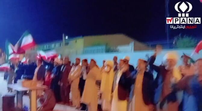 اجتماع شبانه  مردم در نقطه صفر مرزی شهرستان هیرمند 