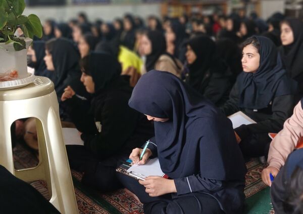 برگزاری طرح آگاهی‌های حقوقی و زنگ پیشگیری در دبیرستان شهید شهلایی ناحیه 3 کرج 
