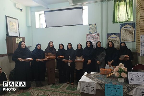 جلسه انجمن اولیا و مربیان وحضور مشاور خانواده با موضوع پیشگیری از اعتیاد 