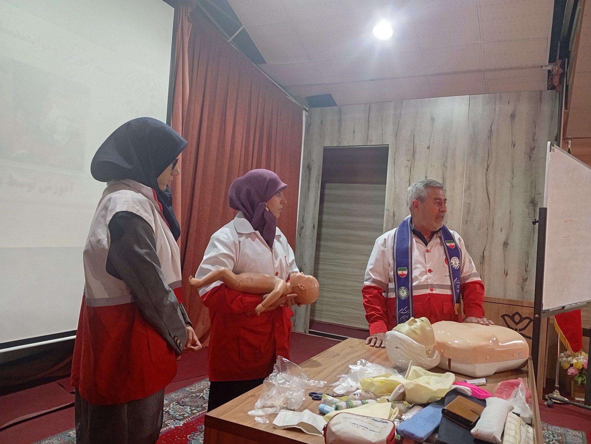 معلمان و مدیران خط مقدم واکنش در حوادث مدارس هستند
