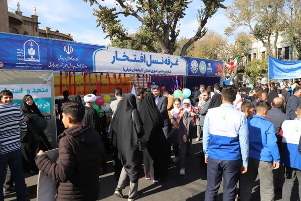  از قاب نگاه نوجوان تا فریاد «مرگ بر استکبار»