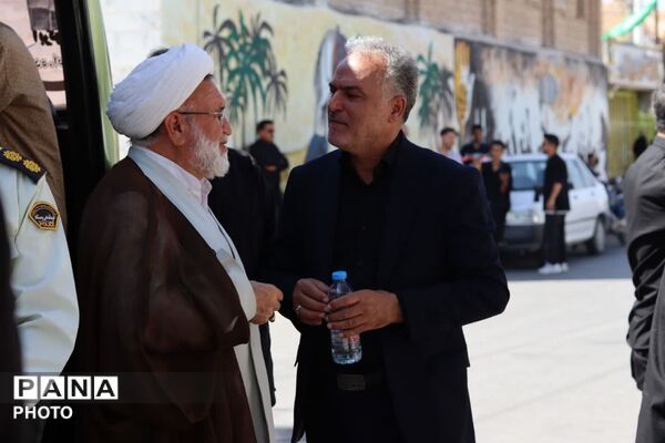 بدرقه کاروان زائران ابرکوهی به مراسم تشییع «رهبر شهید»