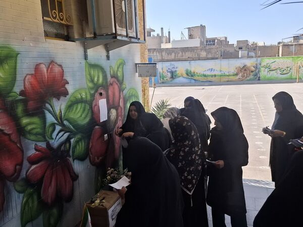 مجمع عمومی انتخابات انجمن اولیا و مربیان دبیرستان بهار آزادی فلاورجان 