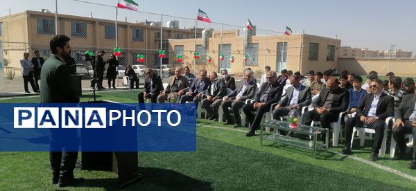 افتتاح دو چمن مصنوعی در مدارس کاشمر 