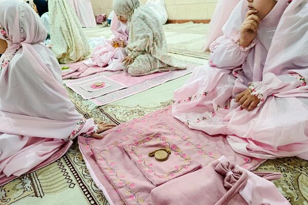  مراسم اعتکاف یک روزه در دبستان شهید غیوری شهرری