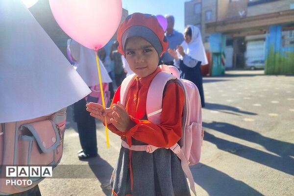 جشن شکوفه‌ها در مدارس هدی و شهید معظم شهرستان قدس با یاد دانش آموزان میناب 