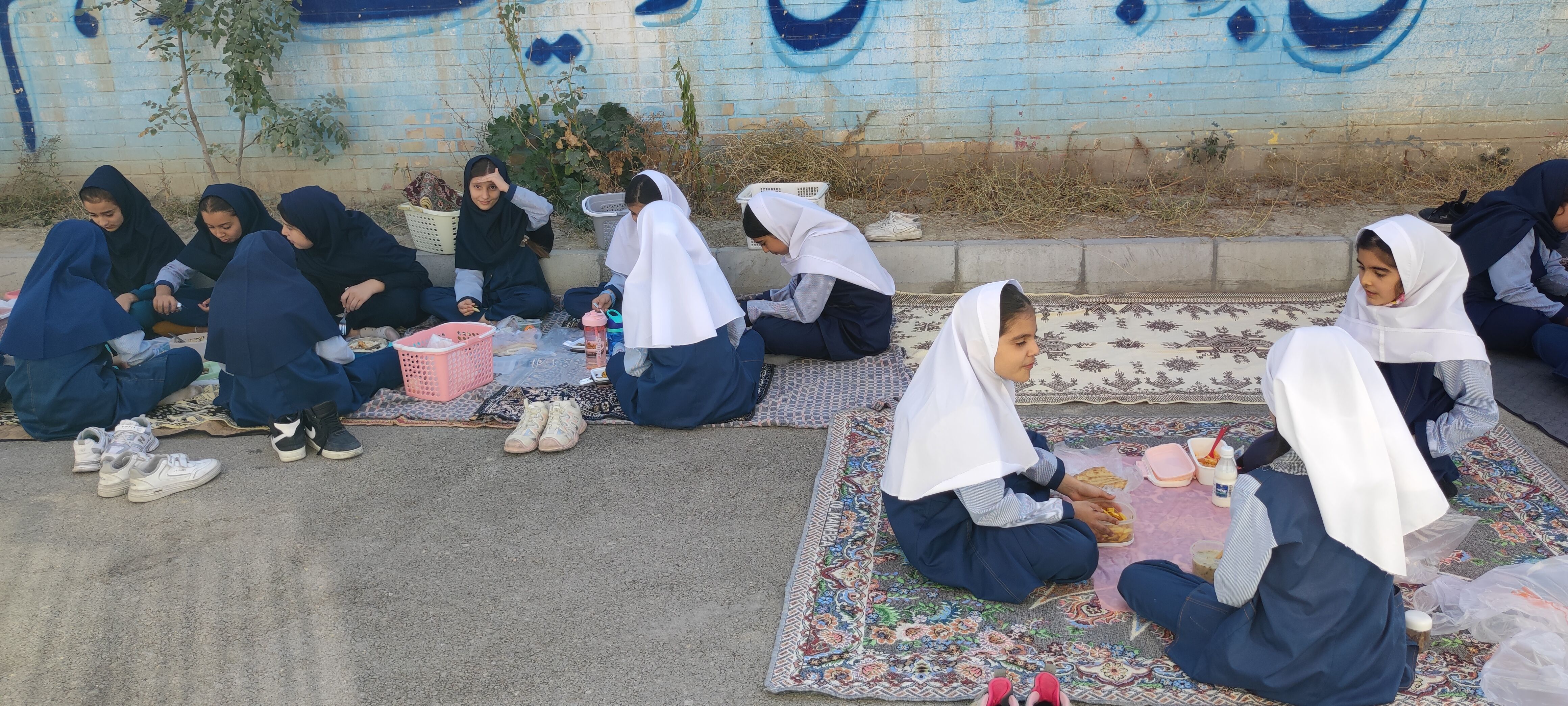 نهار سالم به مناسبت روز جهانی غذا و پوکی استخوان در مدرسه شهید خاقانی شیروان