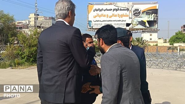 آیین غبارروبی گلزار شهدای مصلی بندرعباس در آغاز هفته دولت 