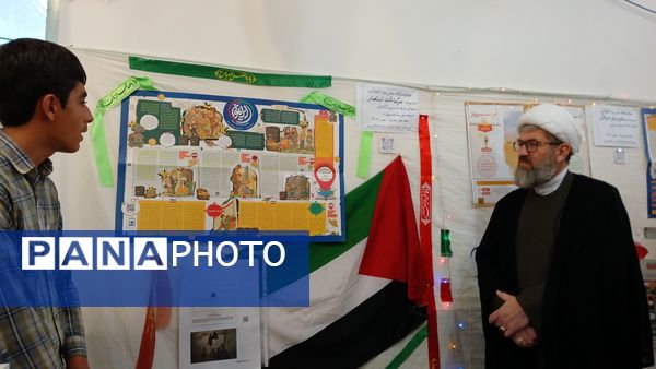 افتتاحیه نمایشگاه مدرسه انقلاب در دبیرستان شهید سلیمانی