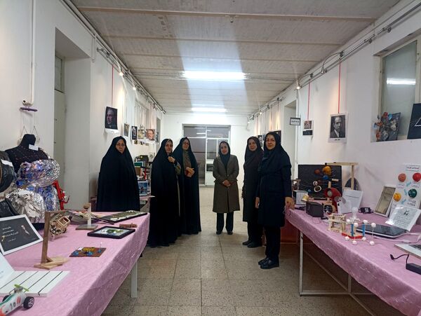 بازدید از نمایشگاه دست سازه هنرستان فنی و حرفه ای دخترانه فلسطین 