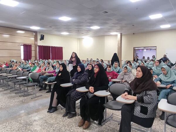 برگزاری طرح ملی لاله‌های روشن در دبستان دخترانه امام خمینی 2 