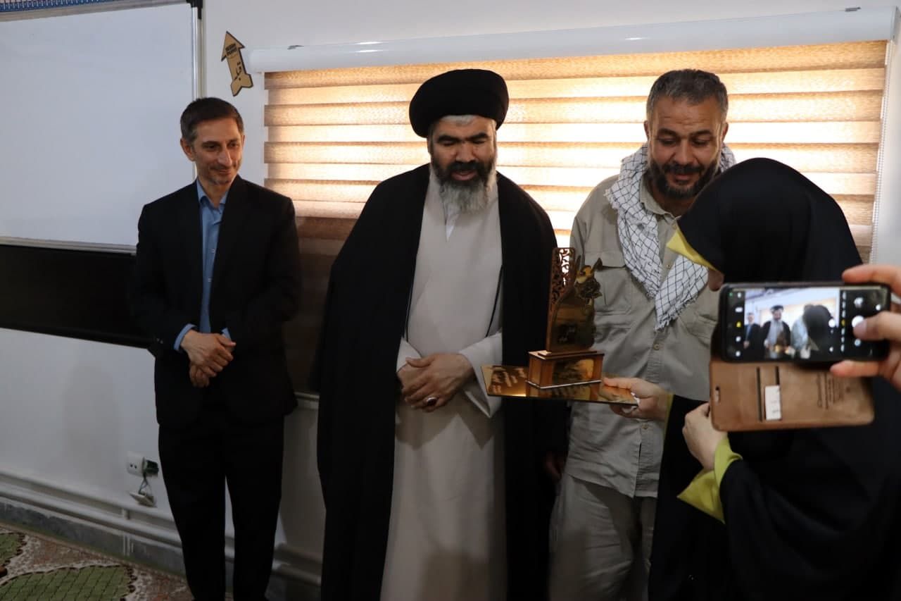 سجده ملائکه به آدم در واقع سجده ملائکه به علم است