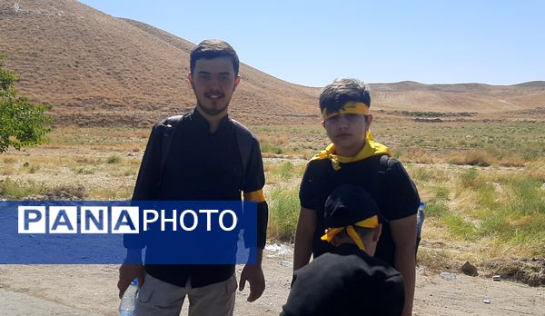  کاروان زائرین پیاده دانش‌آموزی در نیشابور