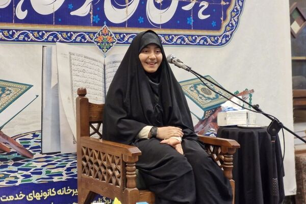 محفل انس با قرآن به یاد رهبر شهید در گلوگاه 