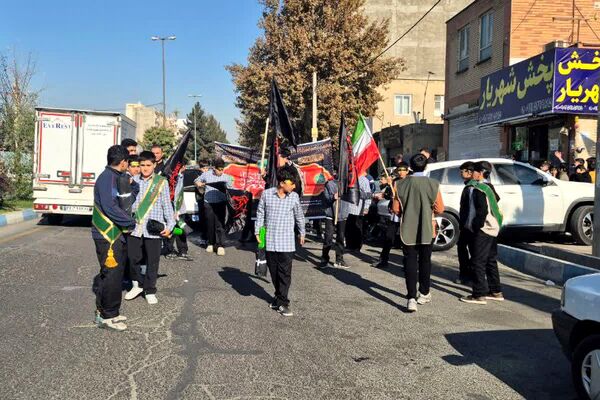 نوجوانان فاطمی از دبیرستان تا مسجد جامع