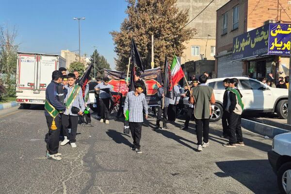 نوجوانان فاطمی از دبیرستان تا مسجد جامع