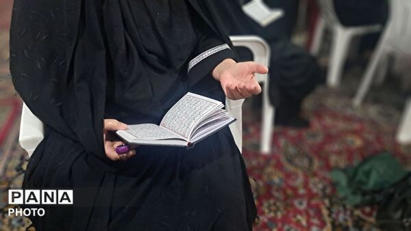 مراسم روضه‌خوانی در مسجد صاحب‌الزمان(عج) عرب آباد چهارباغ