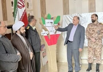 نواختن گلبانگ انقلاب اسلامی و رونمایی از بسته ایرانمون با حضور مشاور وزیر در شهرستان زرقان