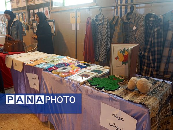 افتتاح نمایشگاه آثار هنری دانش‌آموزان دبیرستان‌های تیتکانلو و مایوان