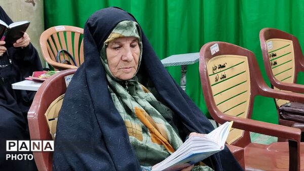 سالمندان در تجمعات حماسی نجف‌آباد؛ روایتگر تجربه‌های زندگی