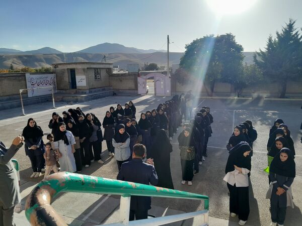 برگزاری جلسه آیین‌نامه انجمن اولیا و مربیان در دبیرستان خدیجه کبری منطقه زاغه