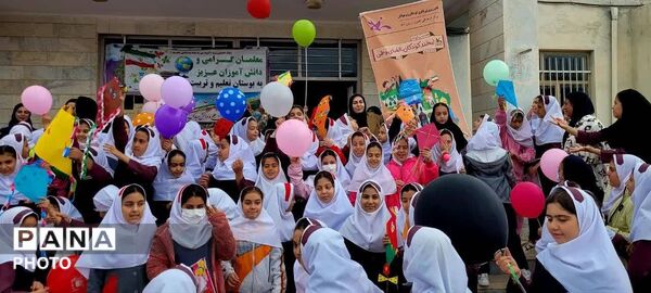 خنده‌هایی که از یاد نمی‌روند؛ کودکان قیدار و زرین‌آباد به یاد شهدای دانش‌آموز