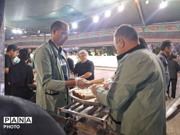 از چای و آب تا مهر و محبت؛ روایت خدمت موکب‌ها در مسیر حسینی