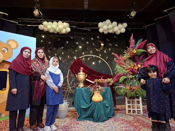 جشن یلدا ۱۴۰۴ در مدرسه ۱۷ شهریور شهرستان بجنورد 