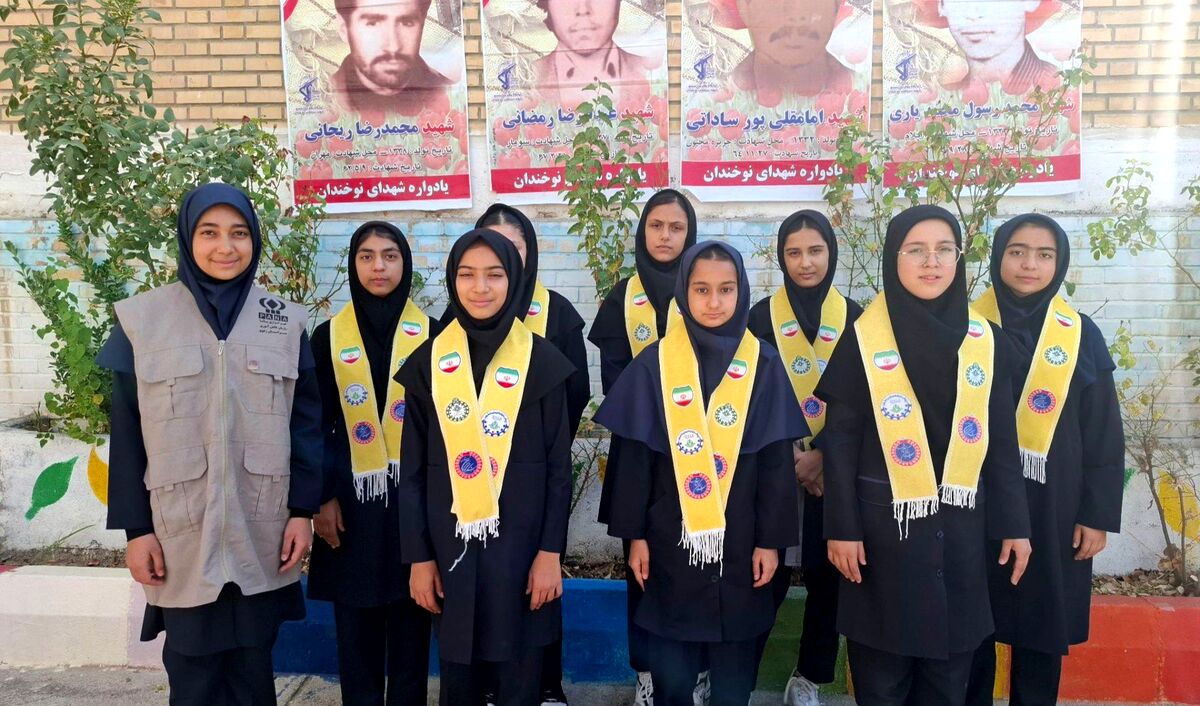 عکس یادگاری دانش آموزان نوخندانی