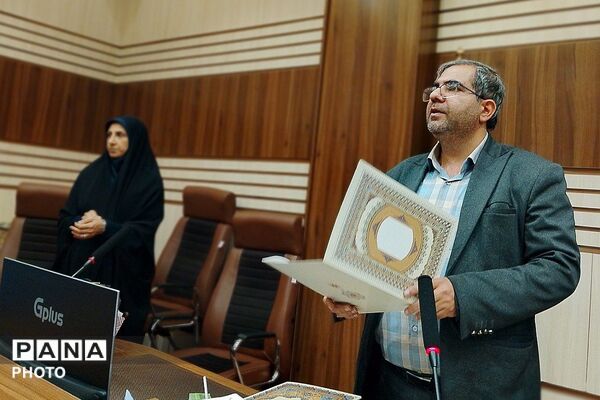 مراسم تجلیل از معاونین پرورشی مقطع متوسطه ناحیه دو شهرری 