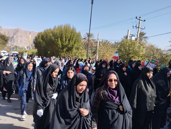 حضور مردم همدل حاجی آباد در راهپیمایی ۲۲ بهمن