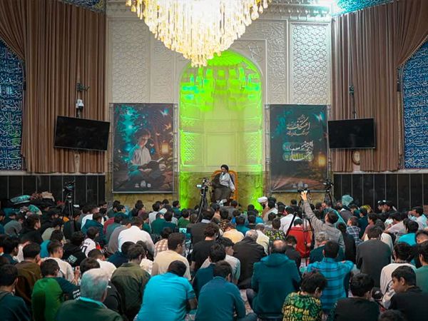 جلوه‌ای از اعتکاف دانش‌آموزی در مسجد امام علی‌بن‌ابی‌طالب (ع)
