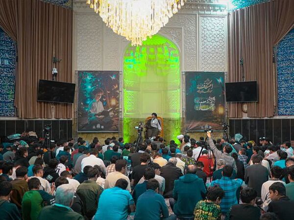 جلوه‌ای از اعتکاف دانش‌آموزی در مسجد امام علی‌بن‌ابی‌طالب (ع)
